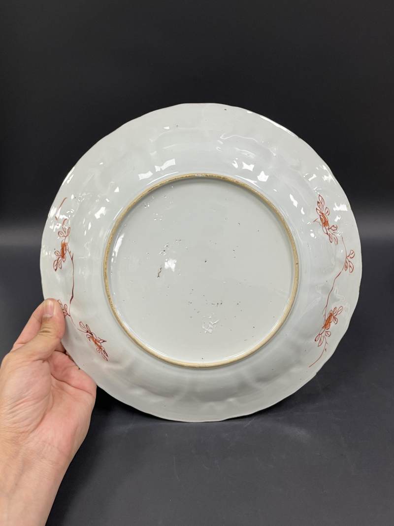 清康熙  矾红描金西厢记人物故事图大盘一对 - 图8