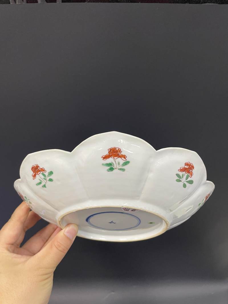 清康熙  五彩开光四季花鸟纹莲瓣盘 - 图8