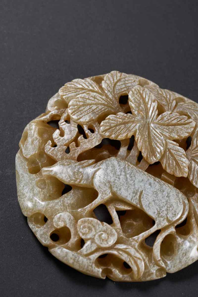 明  玉灰皮雕秋山带饰 - 图8