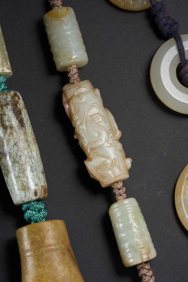 清  玉海棠环、龙纹璧、龙纹勒、龟钮印、动物、素勒子、玉环、毂纹勒子多宝串七件 - 图14