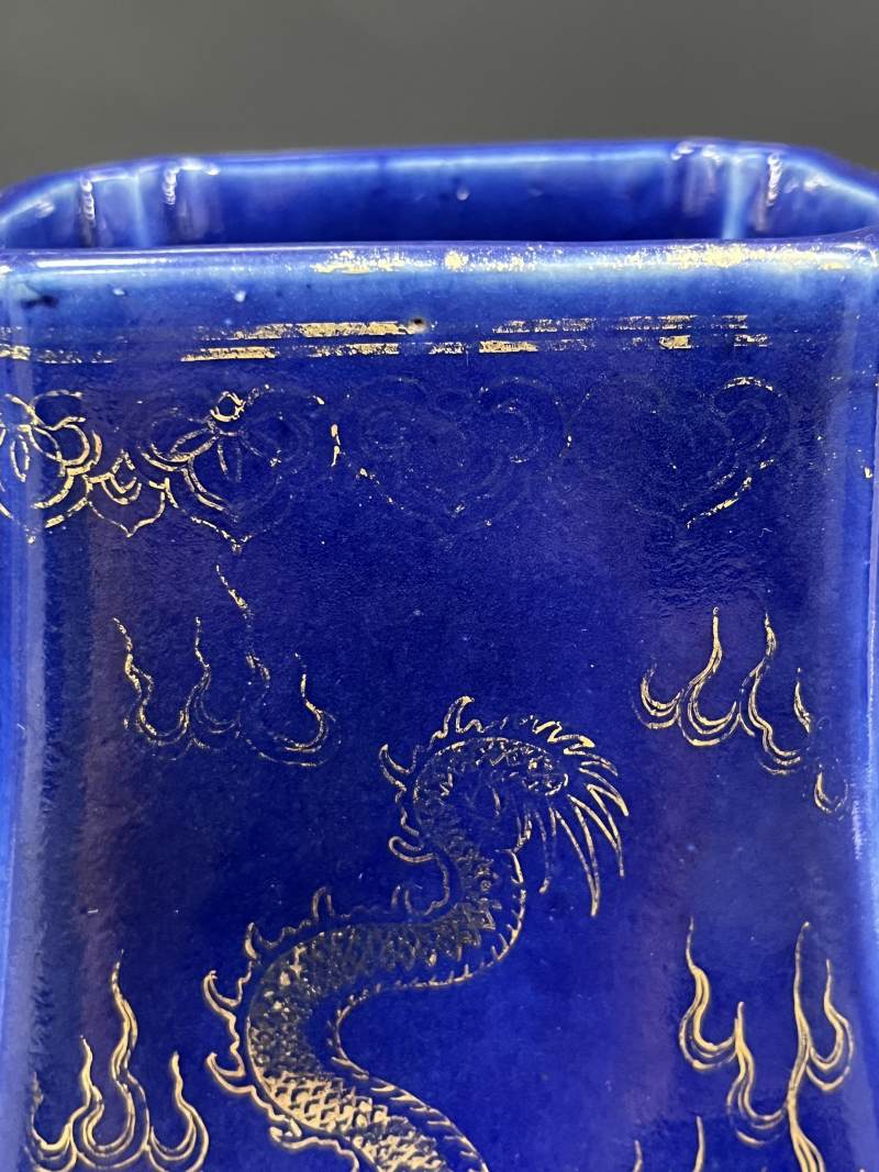 清晚期  蓝釉描金云龙纹贯耳瓶 - 图10