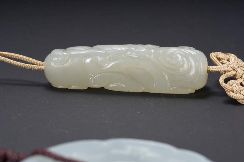 清  白玉浮雕经文海棠环、云龙纹勒子各一件 - 图7