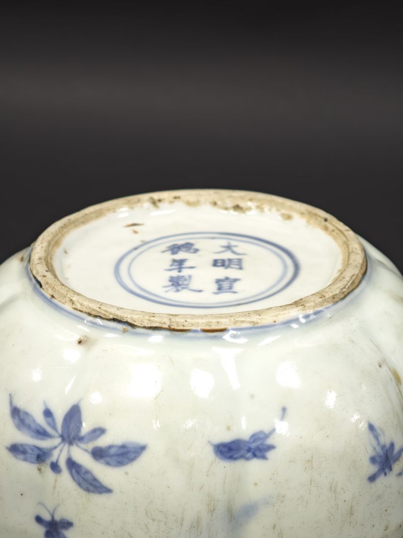 明晚期  青花花鸟纹瓜棱罐 - 图10