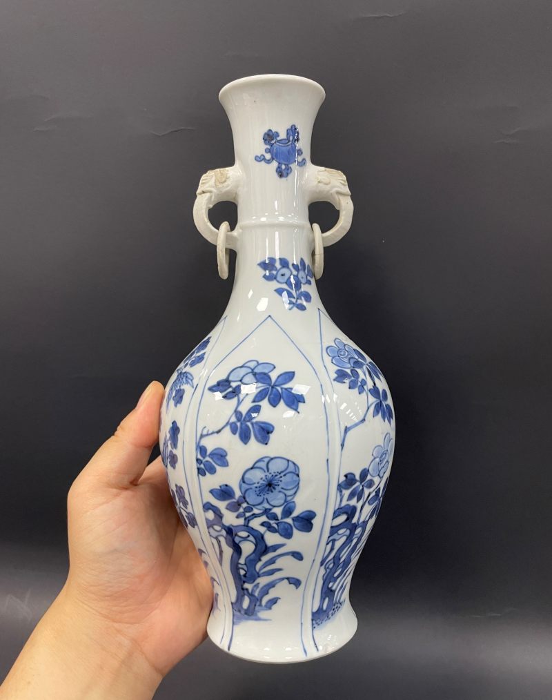 清康熙  青花莲瓣开光四季花卉纹螭耳衔环瓶 - 图2