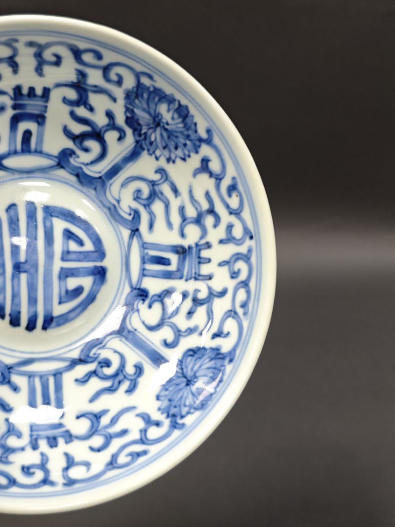 清雍正  青花缠枝莲寿字卧足碗 - 图11