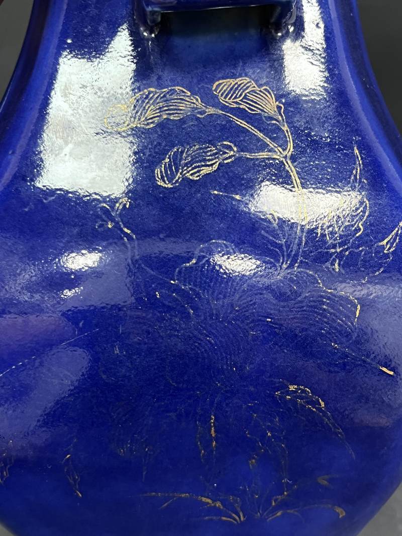 清晚期  蓝釉描金云龙纹贯耳瓶 - 图11