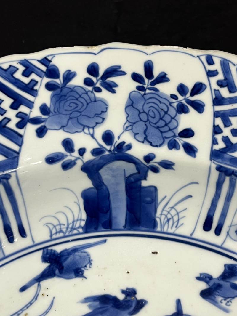 清康熙  青花开光仕女图折沿大盘 - 图11