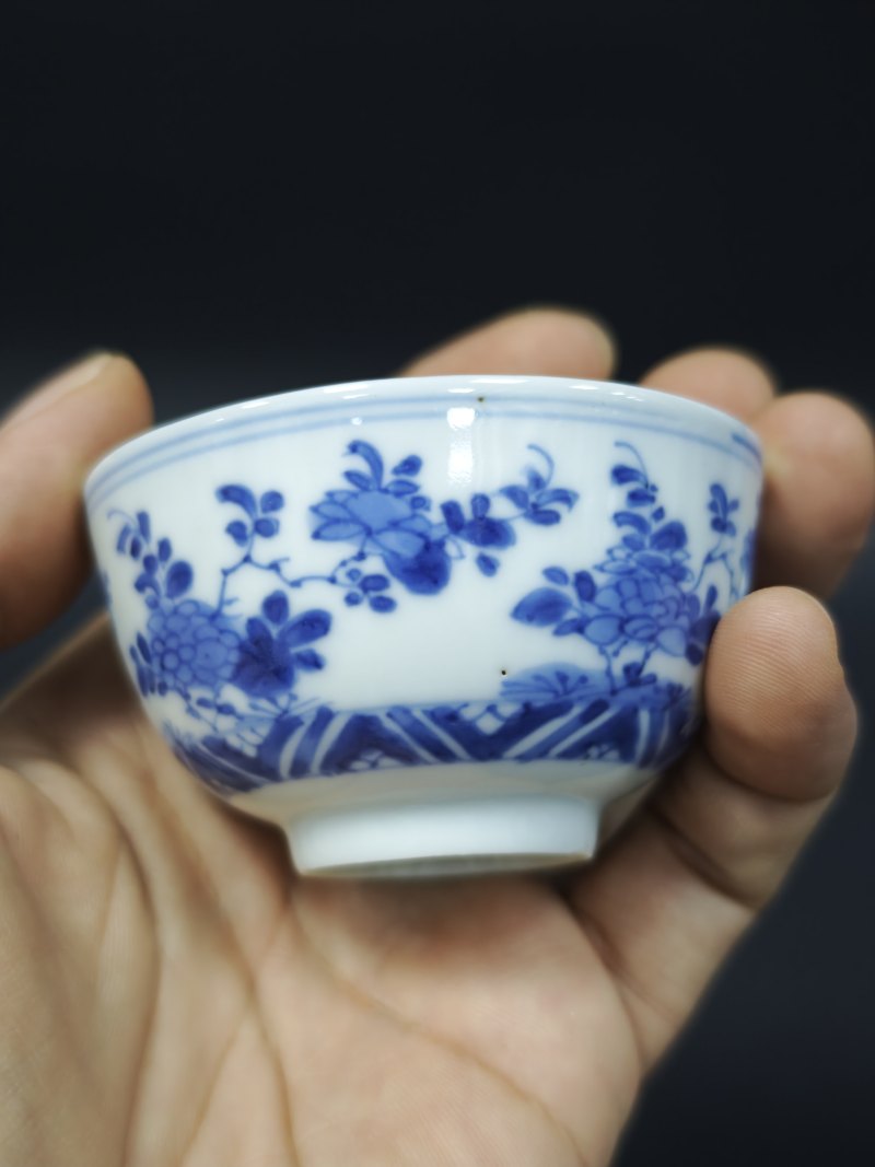 清康熙  青花内云鹤纹外花卉纹杯一对 - 图10