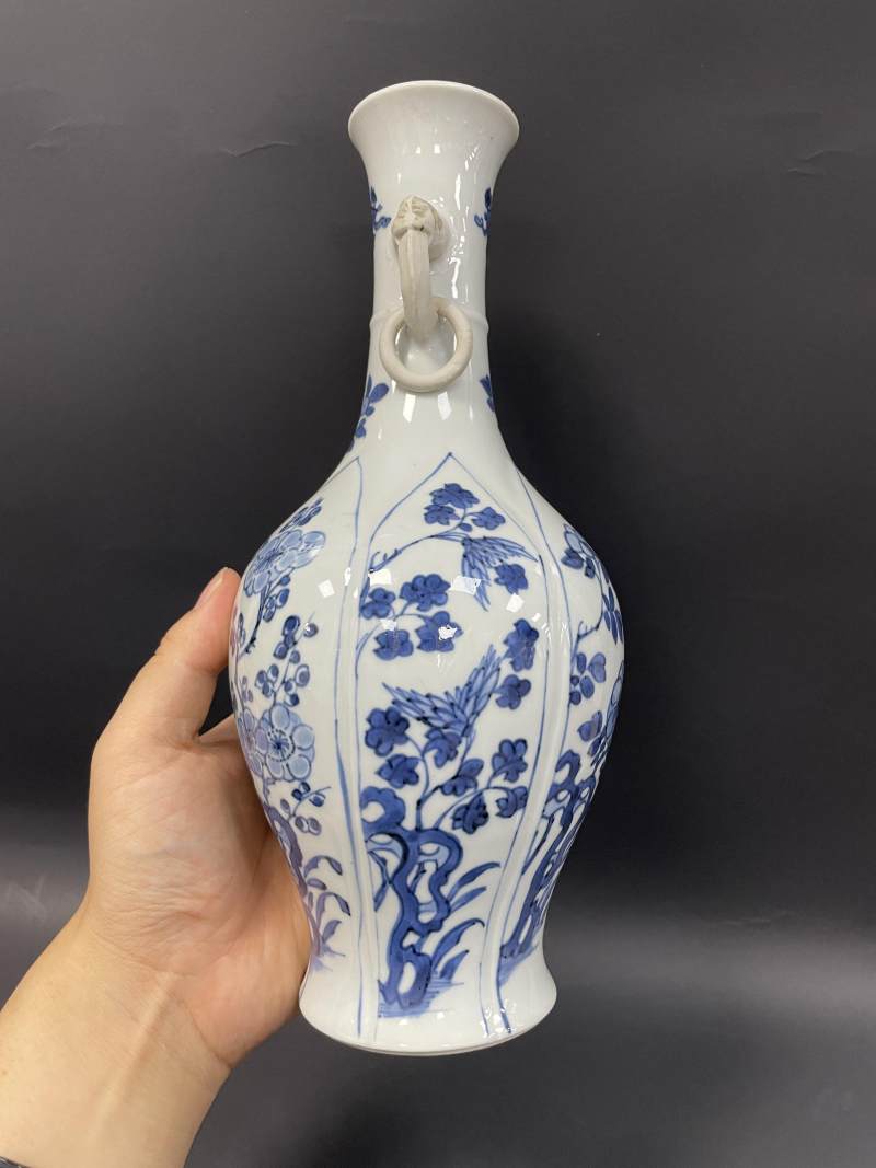 清康熙  青花莲瓣开光四季花卉纹螭耳衔环瓶 - 图3