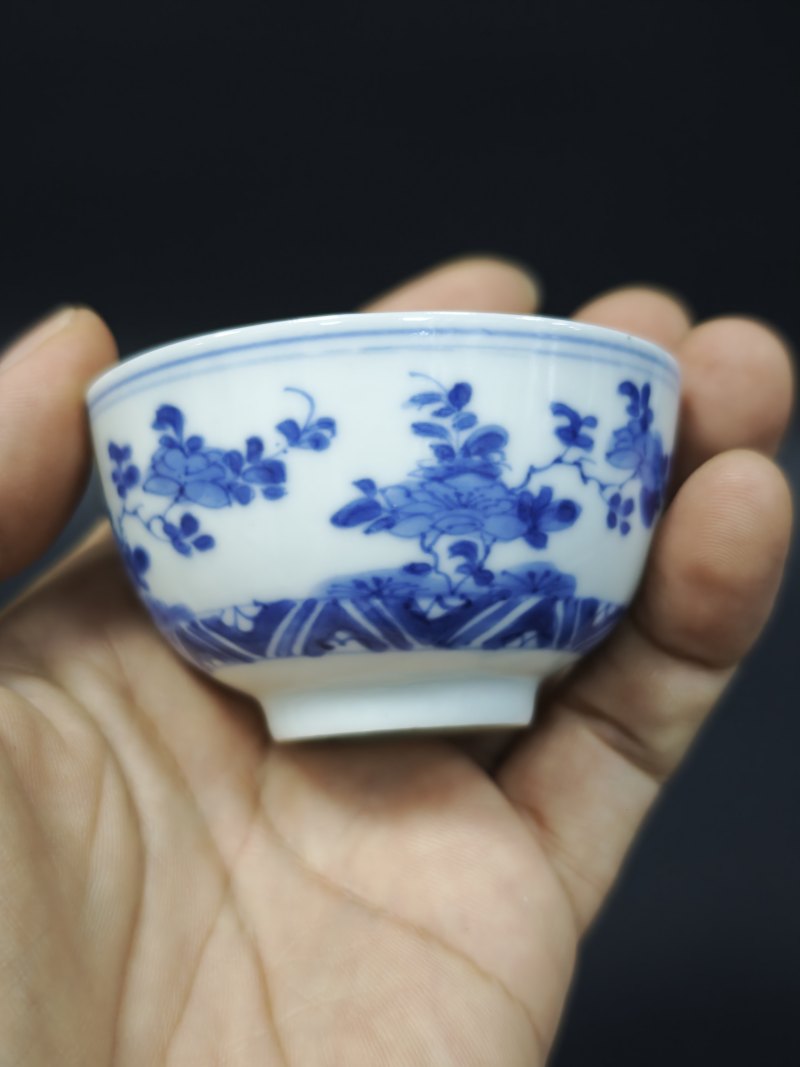 清康熙  青花内云鹤纹外花卉纹杯一对 - 图11