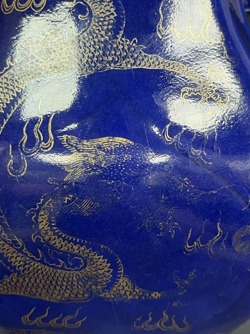 清晚期  蓝釉描金云龙纹贯耳瓶 - 图12