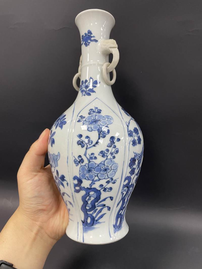 清康熙  青花莲瓣开光四季花卉纹螭耳衔环瓶 - 图4