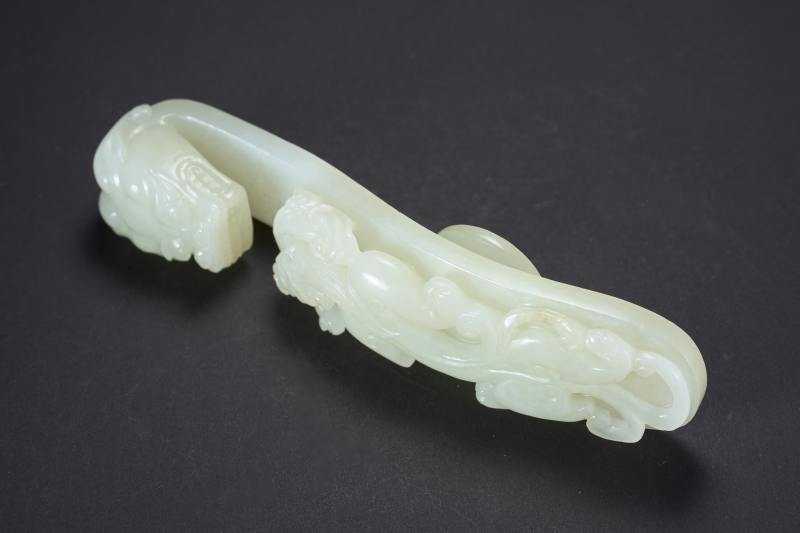 清  白玉苍龙教子带钩 - 图5