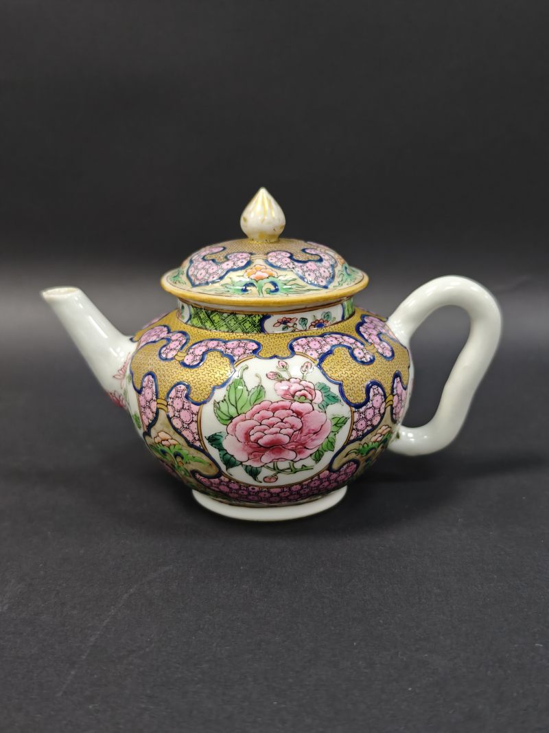 清雍正  粉彩锦地开光芙蓉花卉纹壶 - 图2