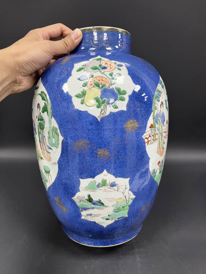 清康熙  洒蓝釉描金开光五彩山水花卉侍女图罐 - 图6