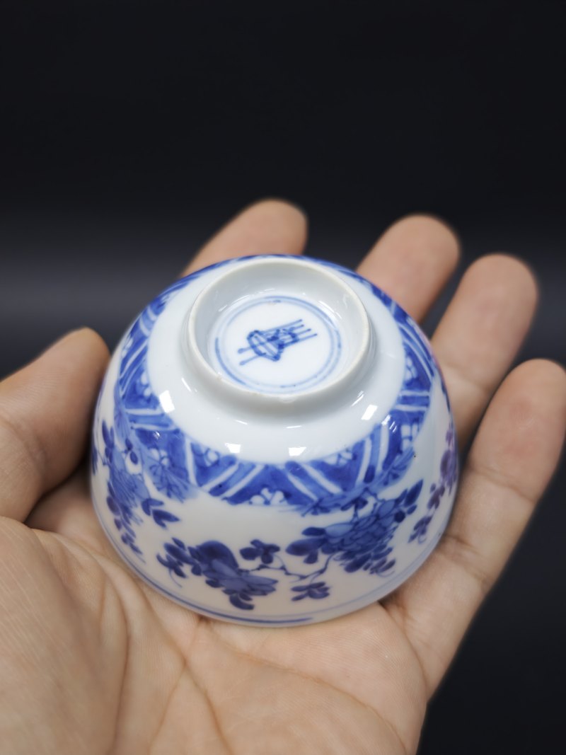 清康熙  青花内云鹤纹外花卉纹杯一对 - 图12
