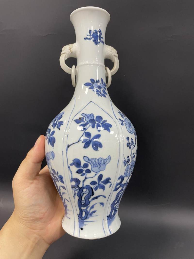 清康熙  青花莲瓣开光四季花卉纹螭耳衔环瓶 - 图5