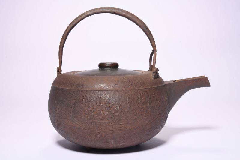 近代  花草纹南部铁瓶 - 图2