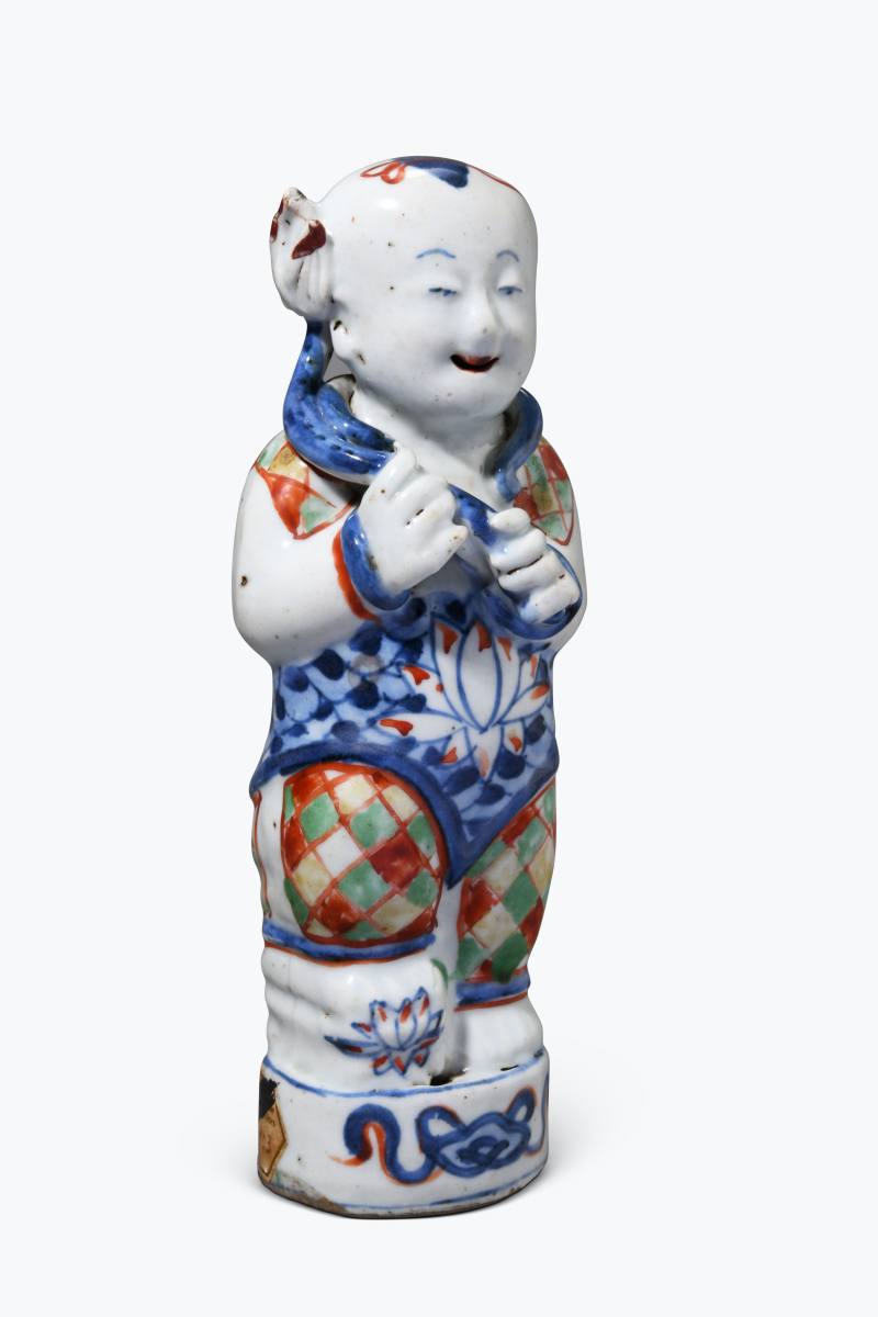 明万历  青花五彩持莲童子像