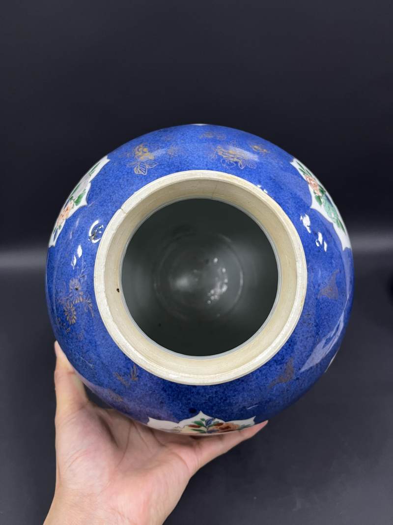 清康熙  洒蓝釉描金开光五彩山水花卉侍女图罐 - 图8