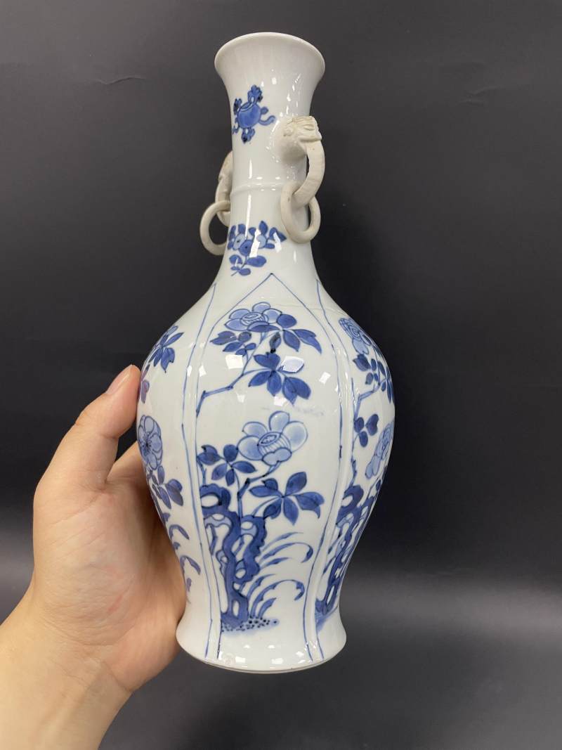 清康熙  青花莲瓣开光四季花卉纹螭耳衔环瓶 - 图7
