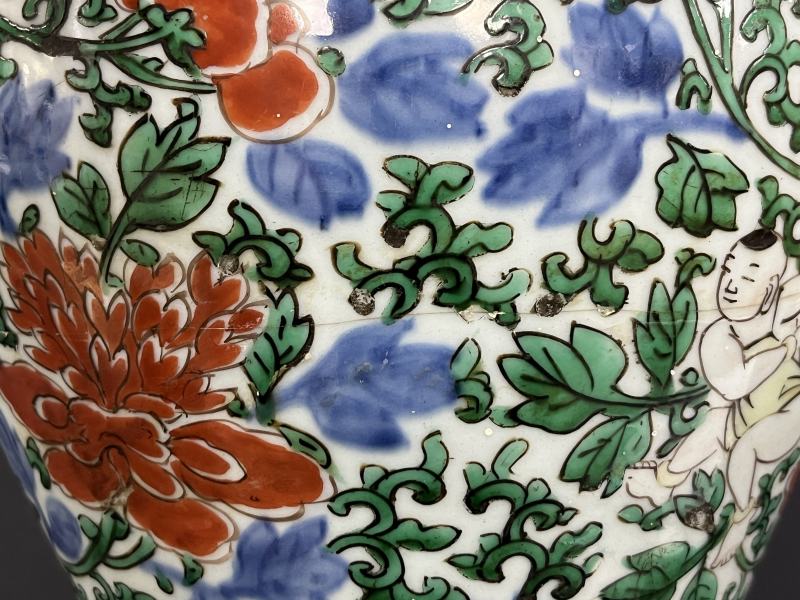 清顺治  青花五彩连生贵子图将军罐、穿花狮纹小盖罐各一件 - 图32