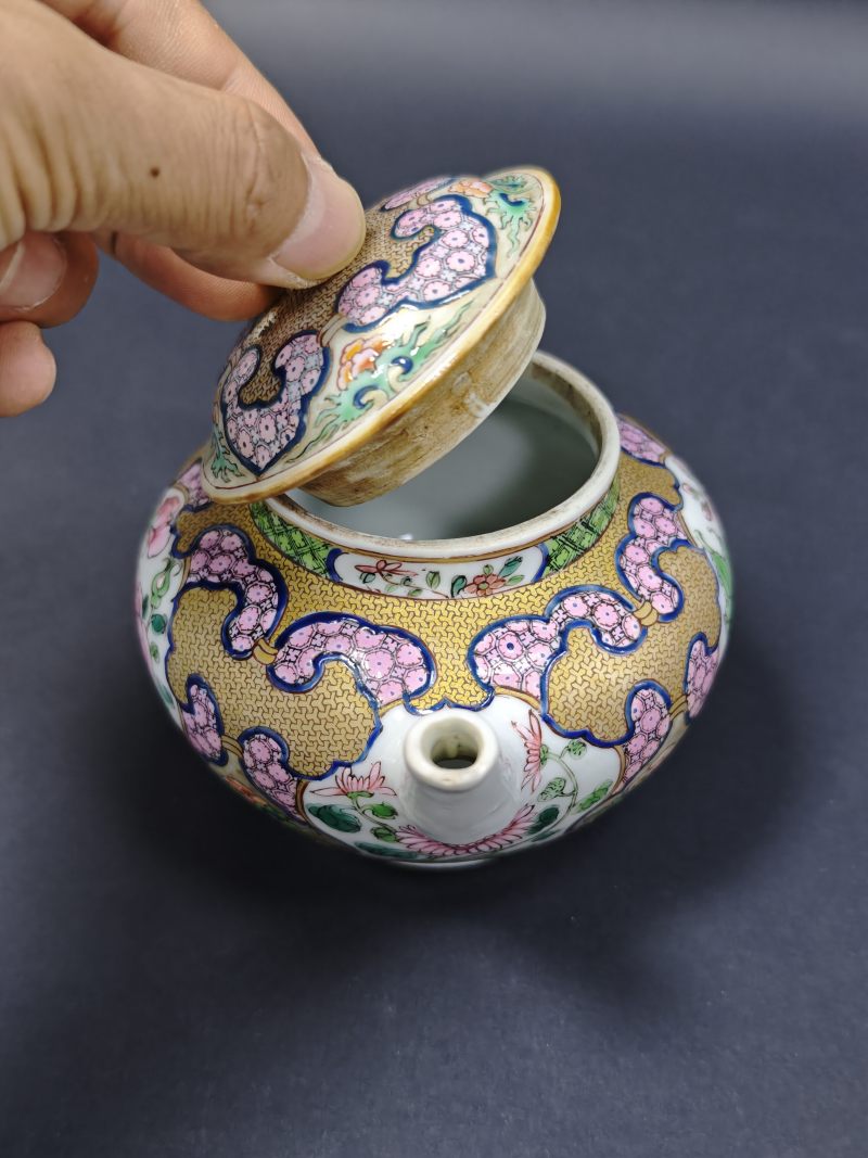清雍正  粉彩锦地开光芙蓉花卉纹壶 - 图5