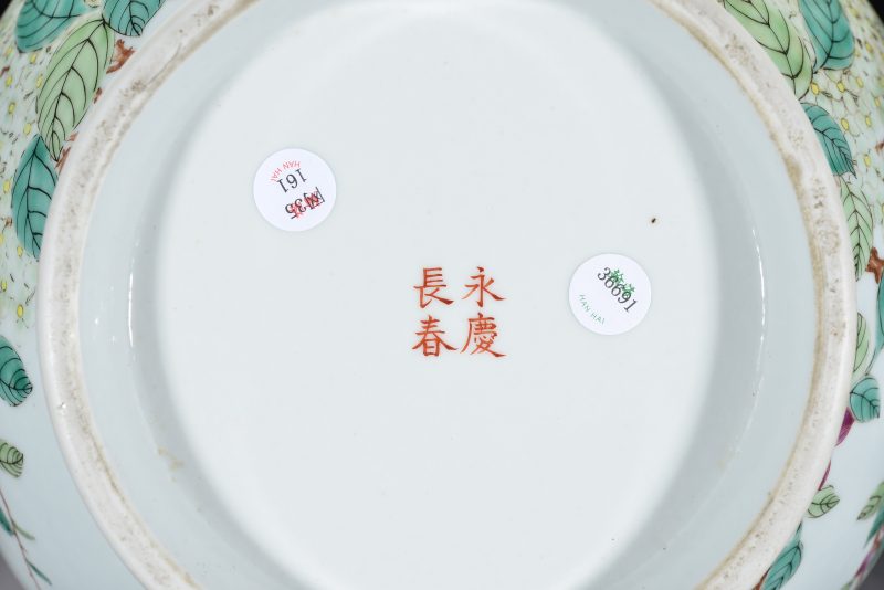 清 粉彩花鸟纹蒜头瓶 - 图10