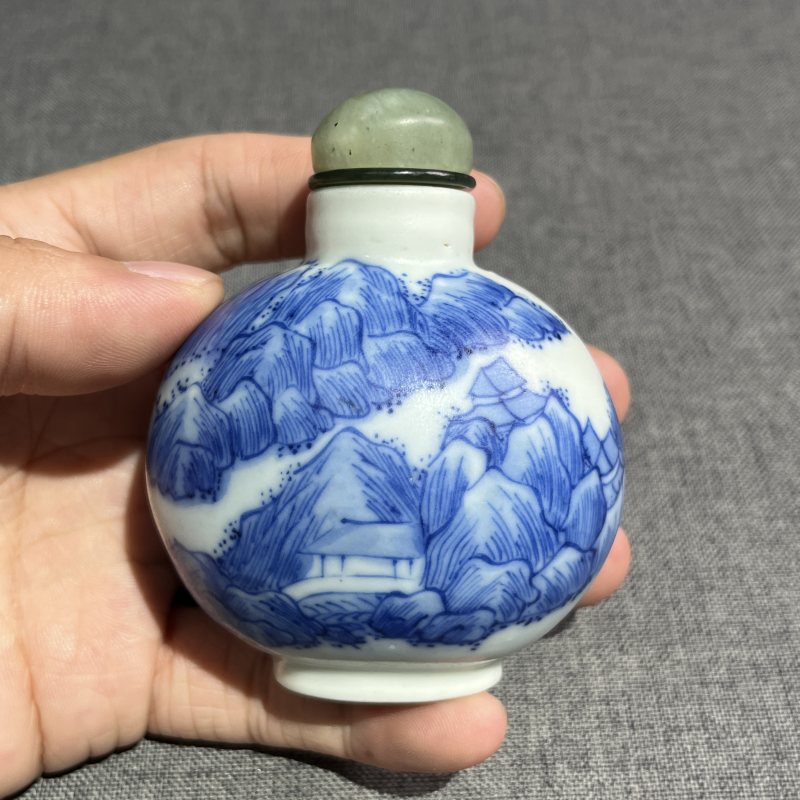 清乾隆青花披麻皴山水纹鼻烟壶 - 图4