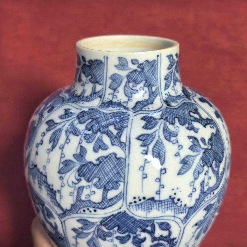 清康熙 青花开窗花卉纹梅瓶 - 图7