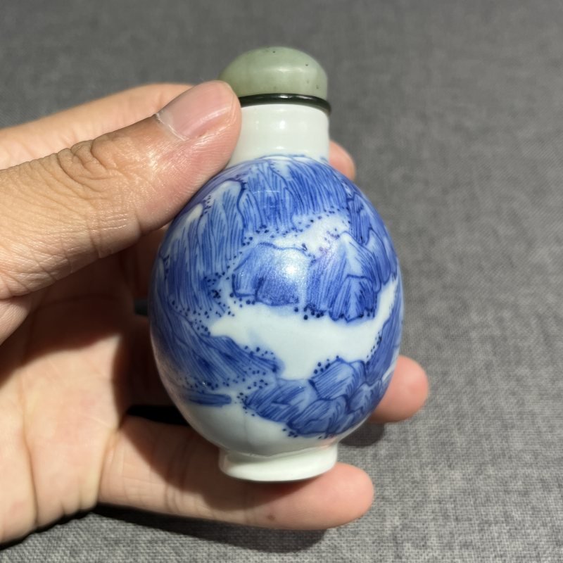 清乾隆青花披麻皴山水纹鼻烟壶 - 图5