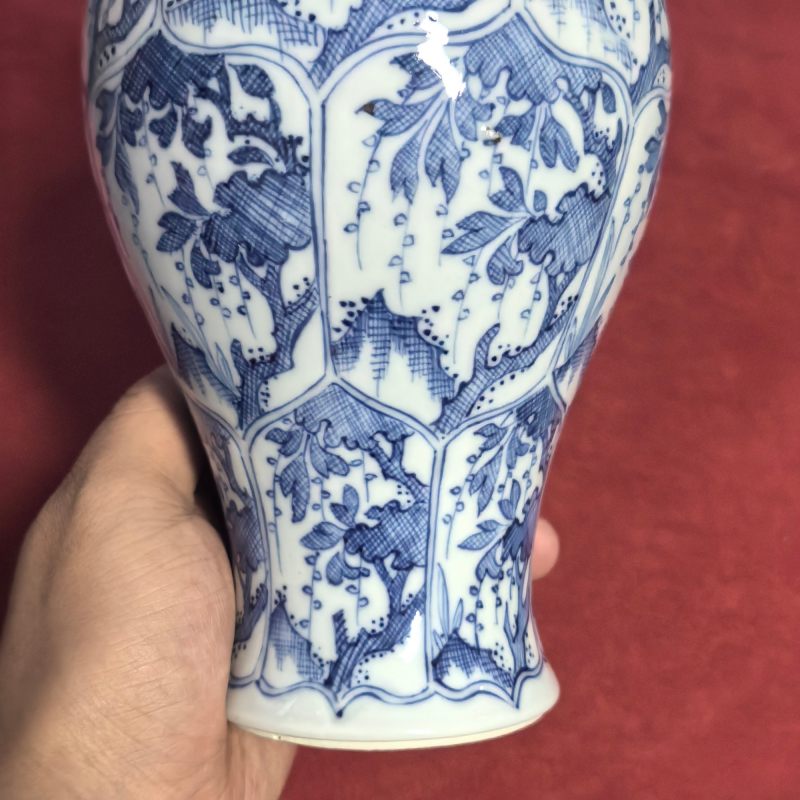 清康熙 青花开窗花卉纹梅瓶 - 图8