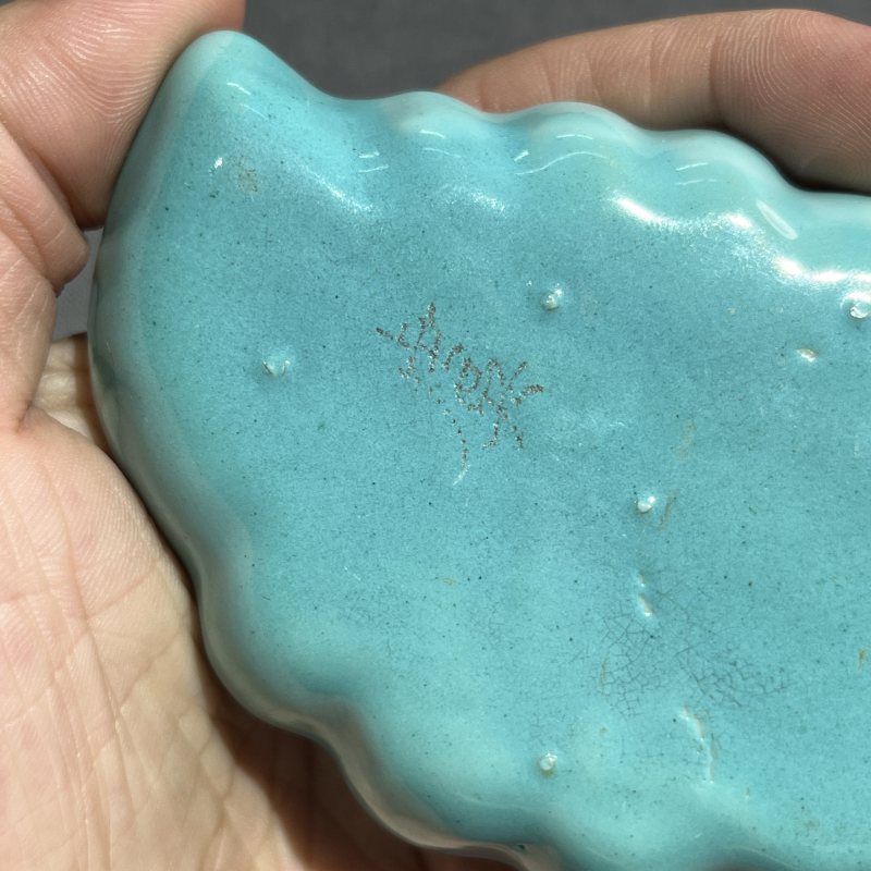清中期粉彩花蝶隔盘一对 - 图12