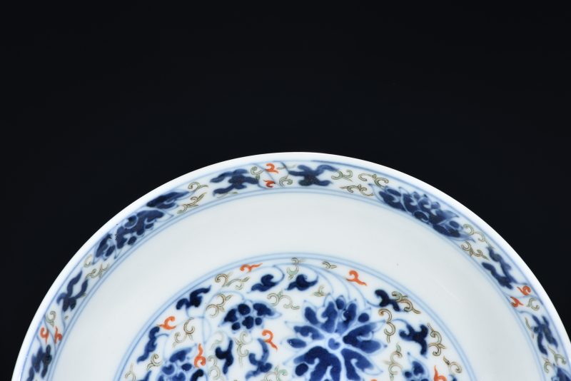 清 青花矾红花卉纹盘 - 图2