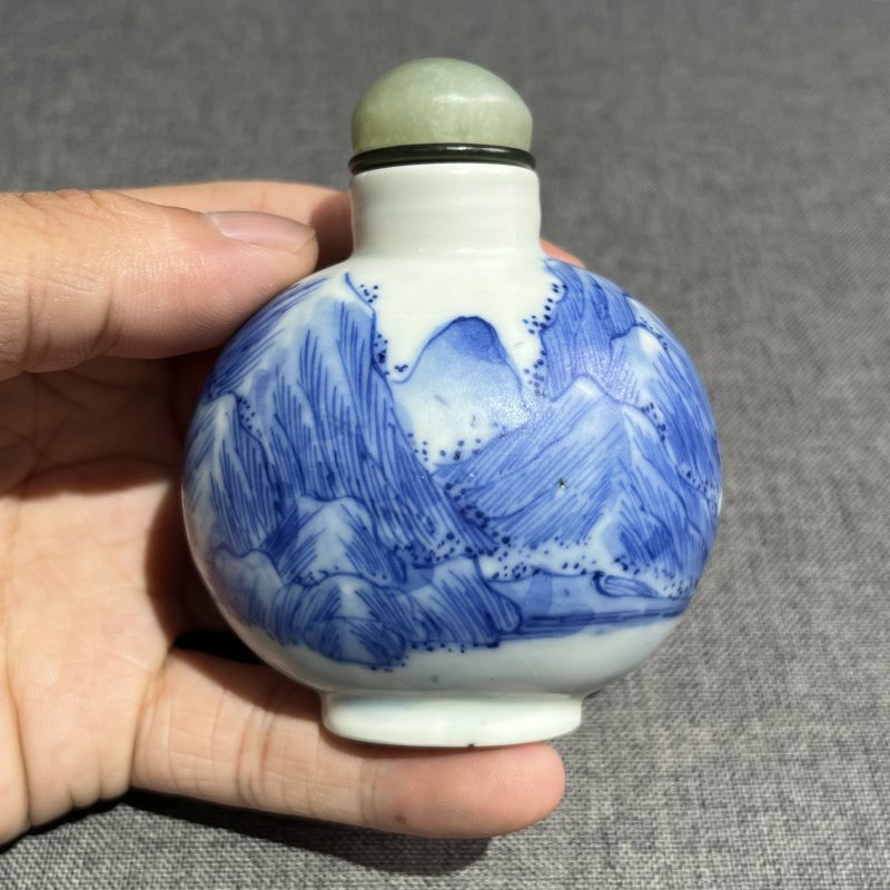 清乾隆青花披麻皴山水纹鼻烟壶 - 图6