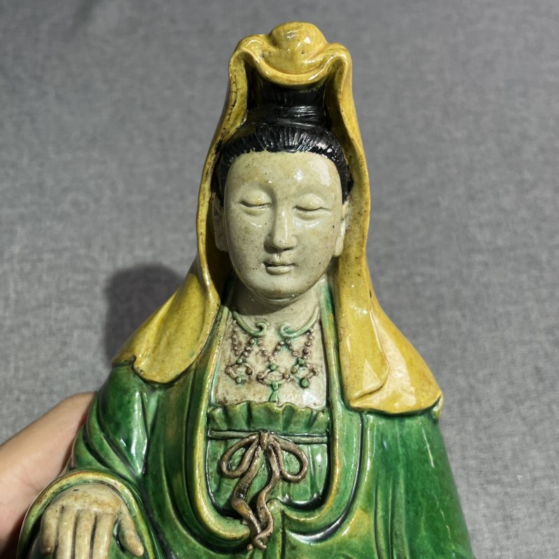 清康熙素三彩观音造像 - 图5