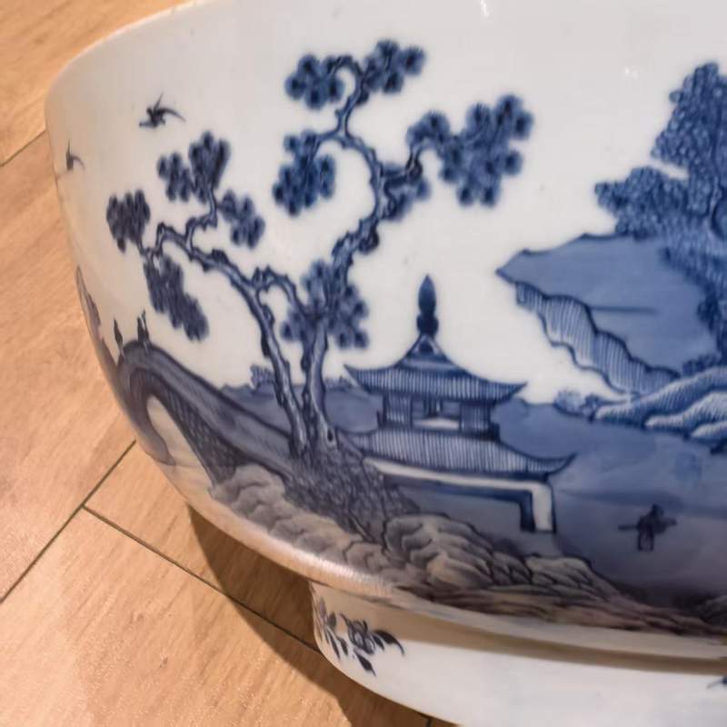 清乾隆 青花山水图潘趣大碗 - 图7