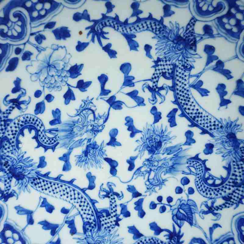 清晚期青花双龙穿牡丹纹大盘 - 图2