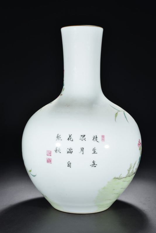 清 粉彩桃纹天球瓶 - 图4