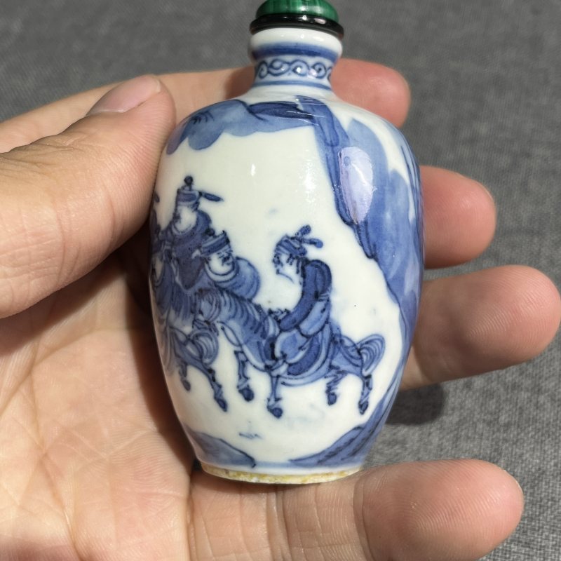 清中期青花骑马人物故事鼻烟壶 - 图5