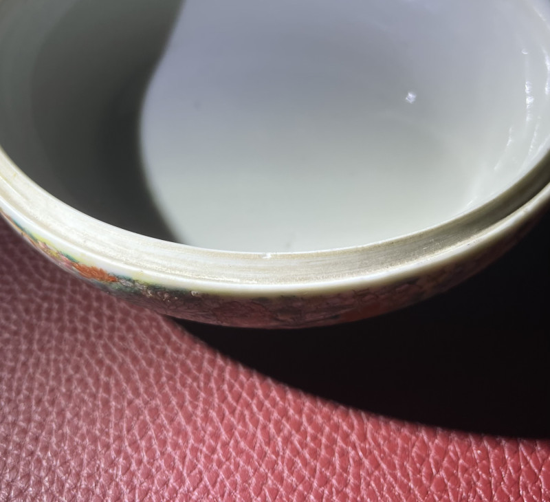 民国 粉彩万花锦地开窗童子闹春图盖盒 - 图19