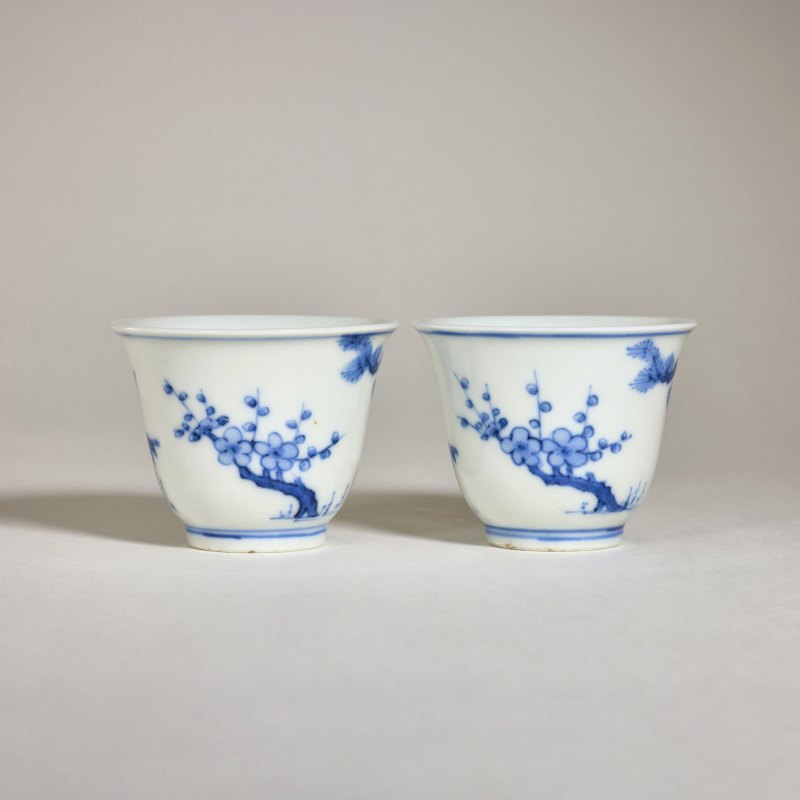 清早期 青花岁寒三友图杯一对 - 图2