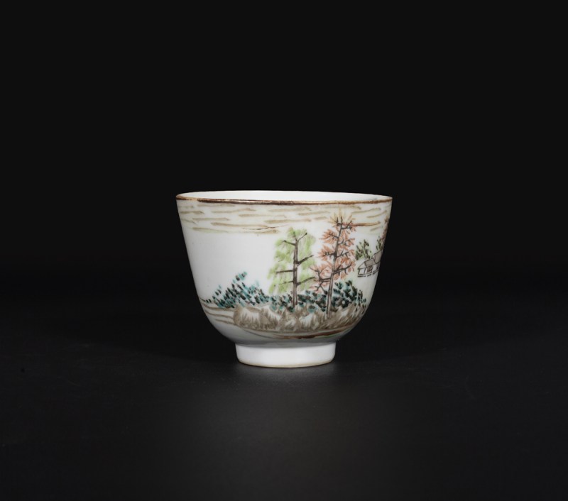 粉彩山水纹杯