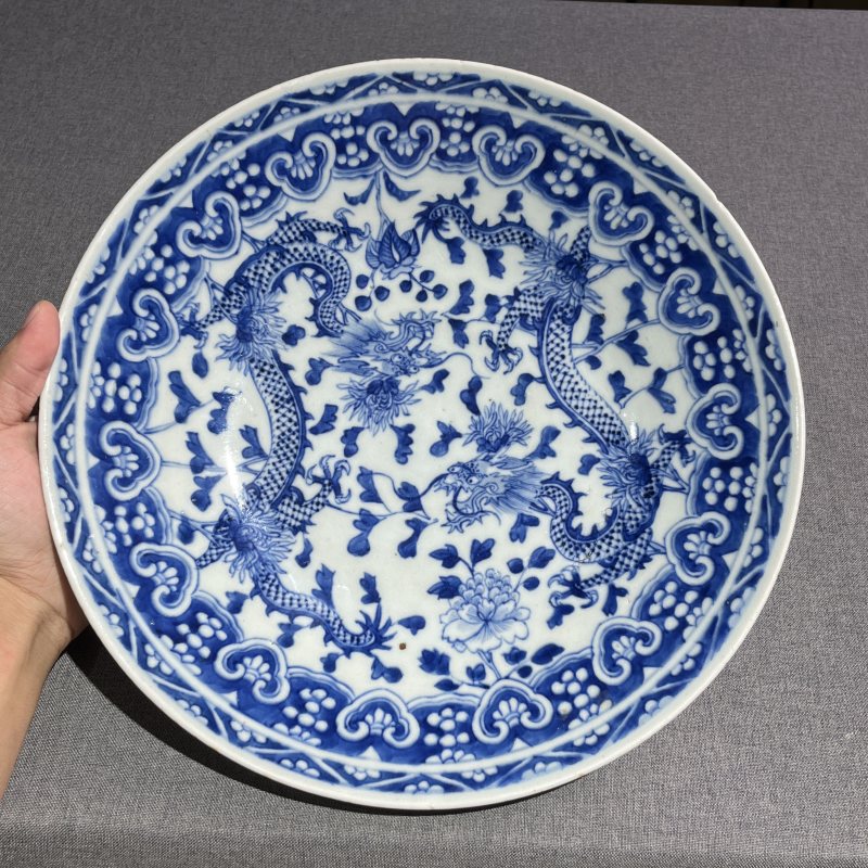 清晚期青花双龙穿牡丹纹大盘 - 图4