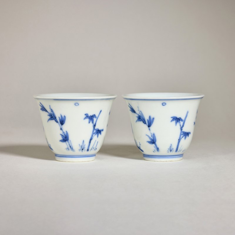 清早期 青花岁寒三友图杯一对 - 图3
