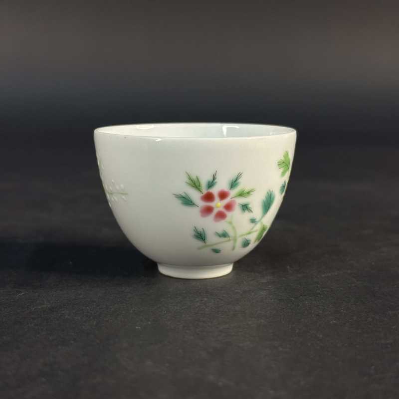 清雍正 粉彩花卉纹杯 - 图3