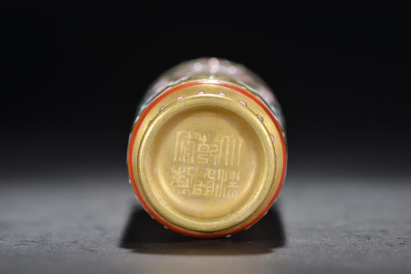 民国 金地粉彩花卉纹双耳瓶 - 图5