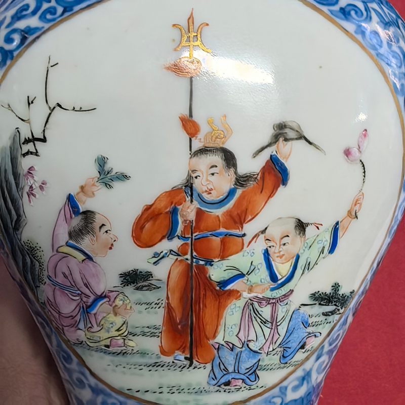 民国 青花地粉彩开窗婴戏图双耳瓶两只 - 图12