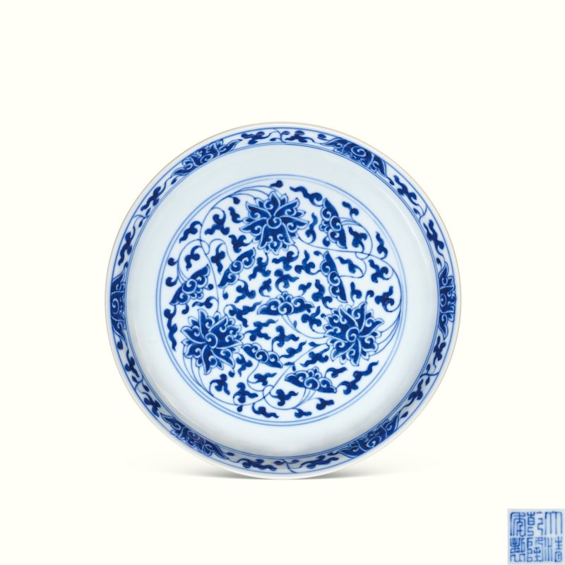 清乾隆 青花缠枝莲纹盘