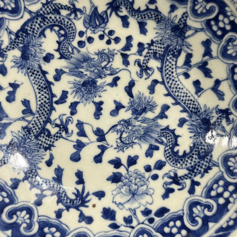 清晚期青花双龙穿牡丹纹大盘 - 图5